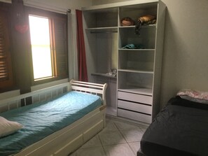 3 室のベッドルーム、アイロン / アイロン台、WiFi、ベッドシーツ