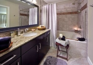 Hair dryer, towels, soap, shampoo - Super Bowl Valentines Getaway for Two in Vegas! (Las Vegas)