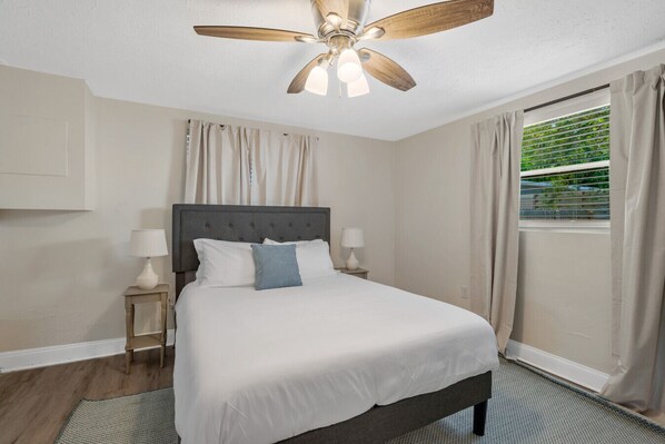3 bedrooms, desk, iron/ironing board, travel crib