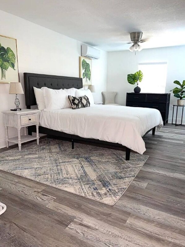 3 bedrooms, desk, iron/ironing board, travel crib