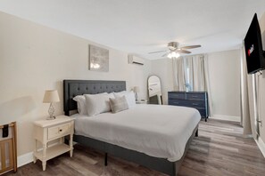 3 Schlafzimmer, Schreibtisch, Bügeleisen/Bügelbrett, Reisekinderbett