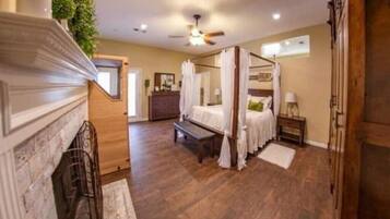 4 bedrooms, iron/ironing board, free WiFi, bed sheets