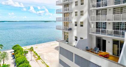 Brickell Oasis:5BR, Free Parking, Pool, Gym & More