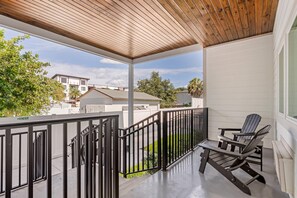 Standardzimmer, 2 Queen-Betten, Nichtraucher, Balkon (Garden Side) | Hochwertige Bettwaren, Daunenbettdecken, Pillowtop-Betten, Schreibtisch