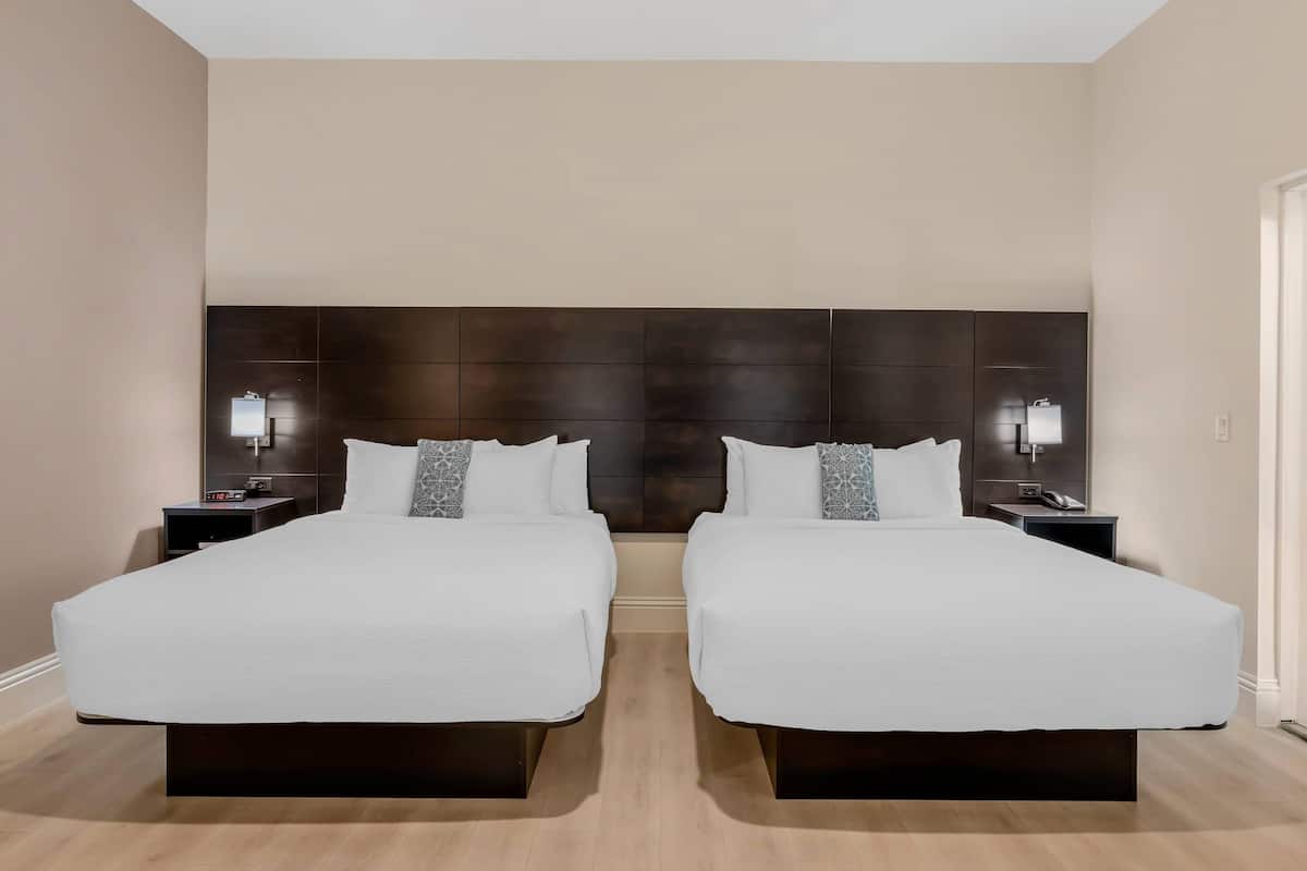Chambre Standard, 2 grands lits, non-fumeur, balcon (Garden Side)