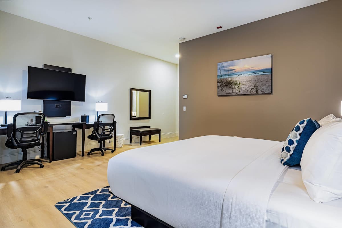 1 bedroom, premium bedding, down comforters, pillowtop beds
