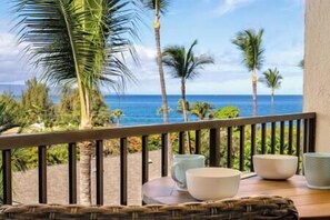 Outdoor dining - Remodeled 6th floor Oceanview condo, AC, beach (Wailea-Makena)
