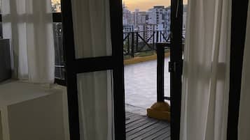 Basic Triple Room | Minibar, free WiFi, bed sheets
