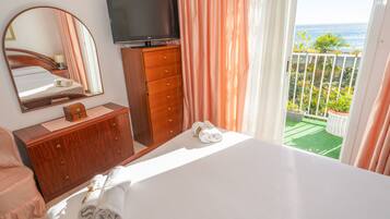 5 bedrooms, iron/ironing board, free WiFi, bed sheets