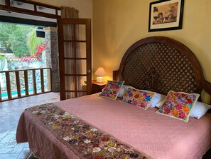 Traditional Single Room | Free WiFi, bed sheets - Casa Maracaya (San Miguel de Allende)