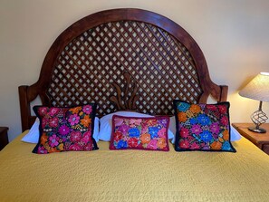 Comfort Room, 2 Bedrooms | Free WiFi, bed sheets - Casa Maracaya (San Miguel de Allende)