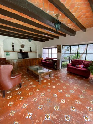 Lobby sitting area - Casa Maracaya (San Miguel de Allende)