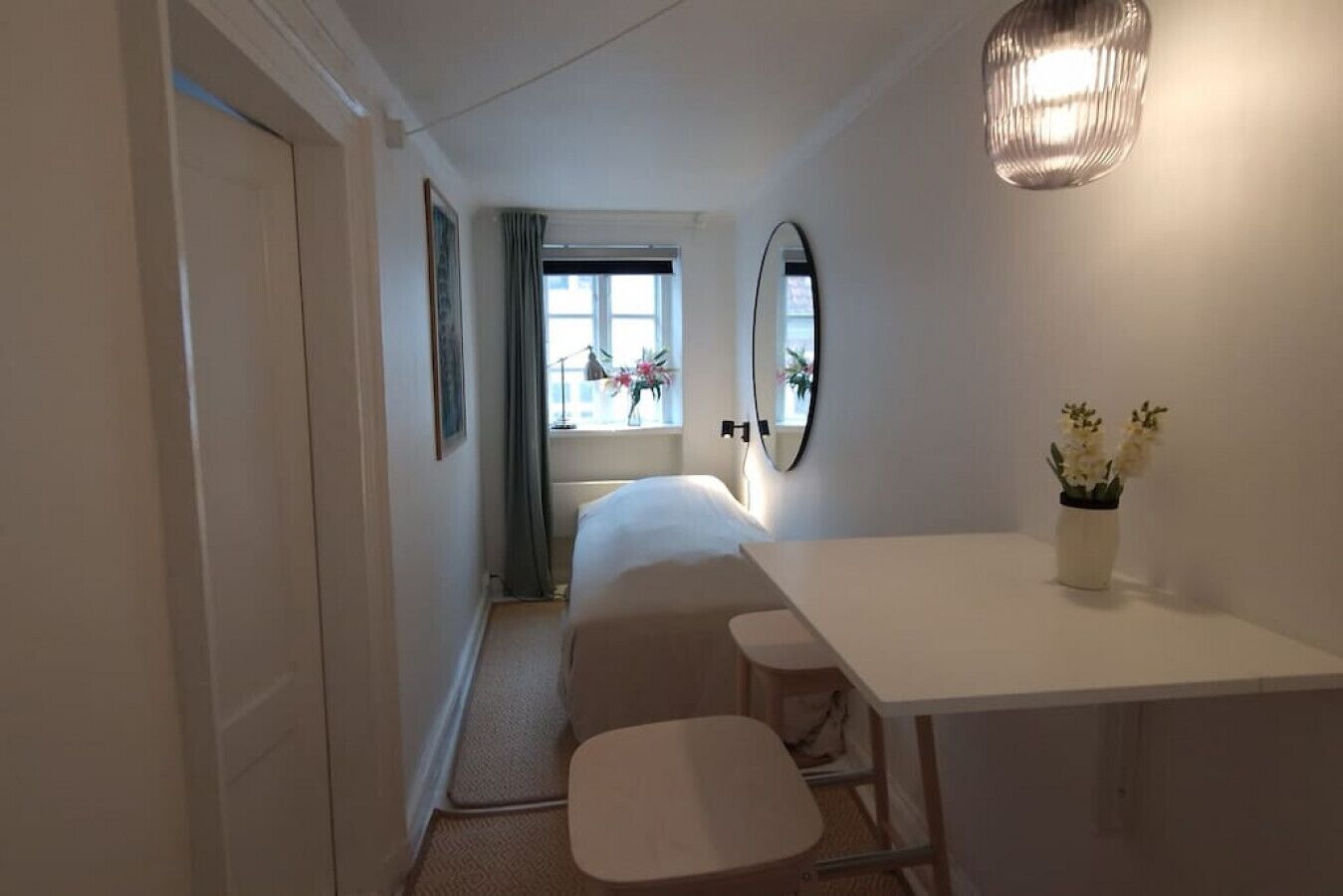 2 bedrooms, desk, iron/ironing board, WiFi