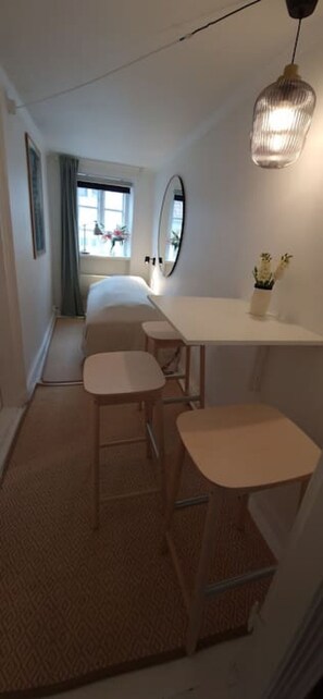 2 Schlafzimmer, Schreibtisch, Bügeleisen/Bügelbrett, WLAN