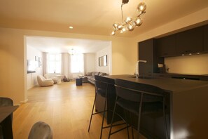 TV - Fantastic family & friends apartment with 5 BR. (København)