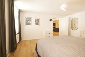 5 bedrooms, desk, iron/ironing board, WiFi - Fantastic family & friends apartment with 5 BR. (København)