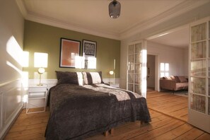 2 habitaciones, tabla de planchar con plancha, wifi y ropa de cama