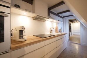 Refrigerador, horno, placa de cocina, lavavajillas