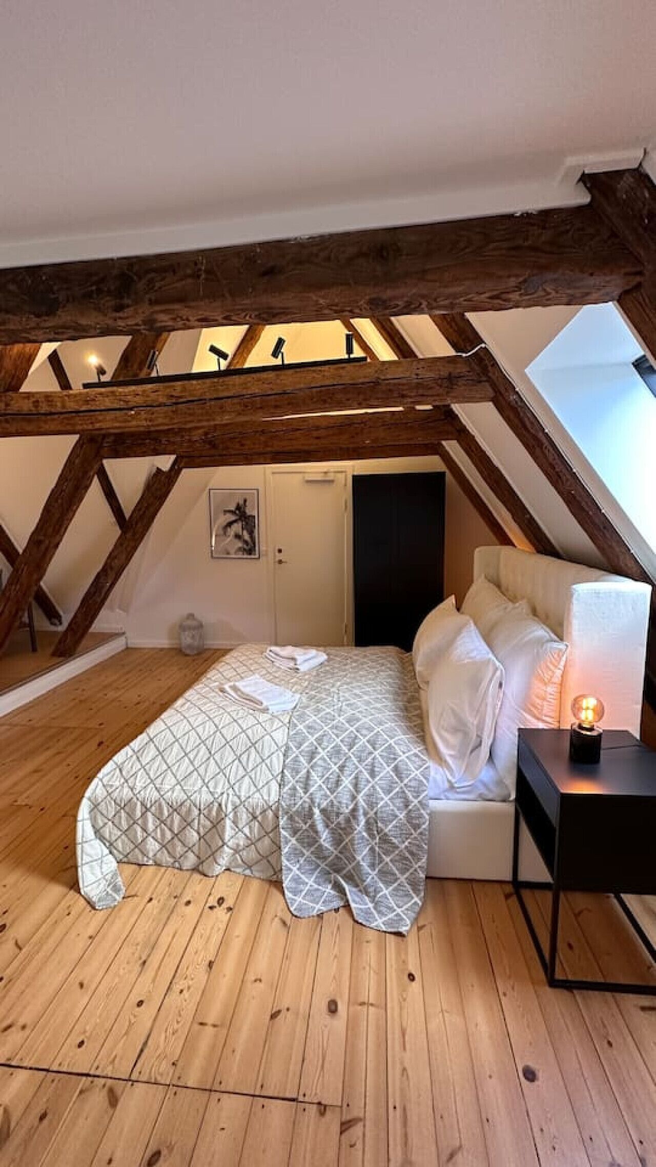 3 camere, una scrivania, ferro/asse da stiro, culla da viaggio