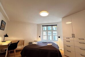 4 bedrooms, desk, iron/ironing board, travel cot