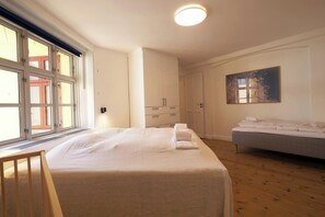 4 bedrooms, desk, iron/ironing board, travel cot - Main shopping street RAP 7 (København)