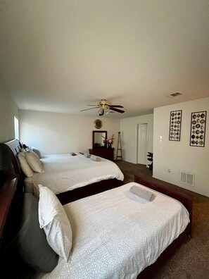 5 dormitorios, tabla de planchar con plancha, wifi y ropa de cama