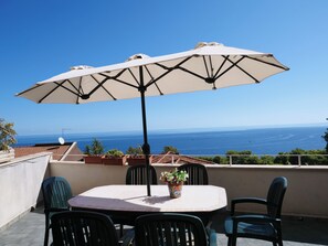 Outdoor dining - Villa Banksy Addaura Mondello (Palermo)