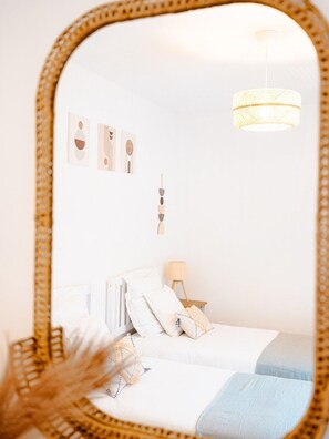 2 bedrooms, iron/ironing board, WiFi, bed sheets - Oasis - For 6 People, 10 Mins From Disneyland, Netflix, Wifi, Parking, Terrace (Montévrain)