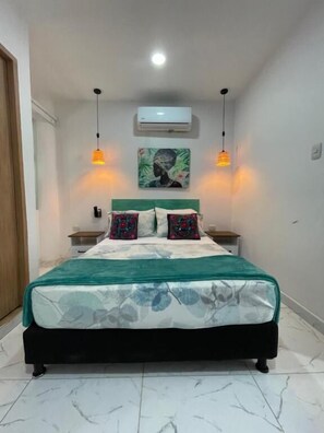 Basic Room | 1 bedroom, individually decorated, free WiFi - Casa Colors (Cartagena)