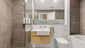 تجهيزات دش، مجففات شعر، مناشف