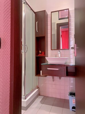 Dusche, Haartrockner, Bidet, Handtücher