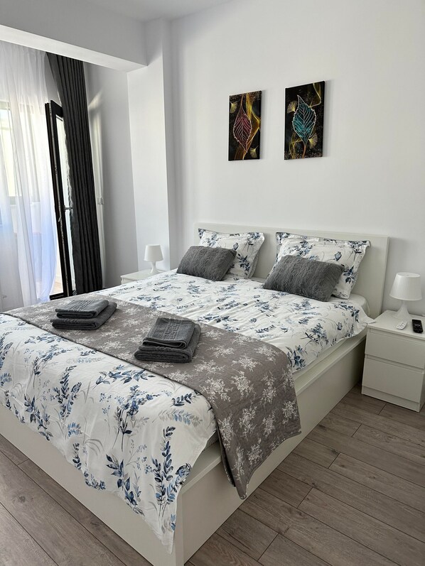 1 bedroom, desk, iron/ironing board, WiFi