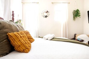 8 bedrooms, bed sheets - Two floor combo unit (San Juan)