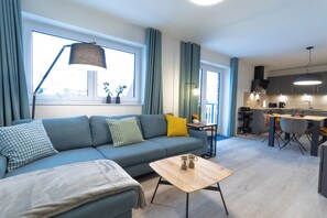 Fernseher, Bücher, Stereoanlage