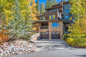 Exterior - Gorgeous Mountain Residence, Spectacular Views, Fire Pit (Vail)