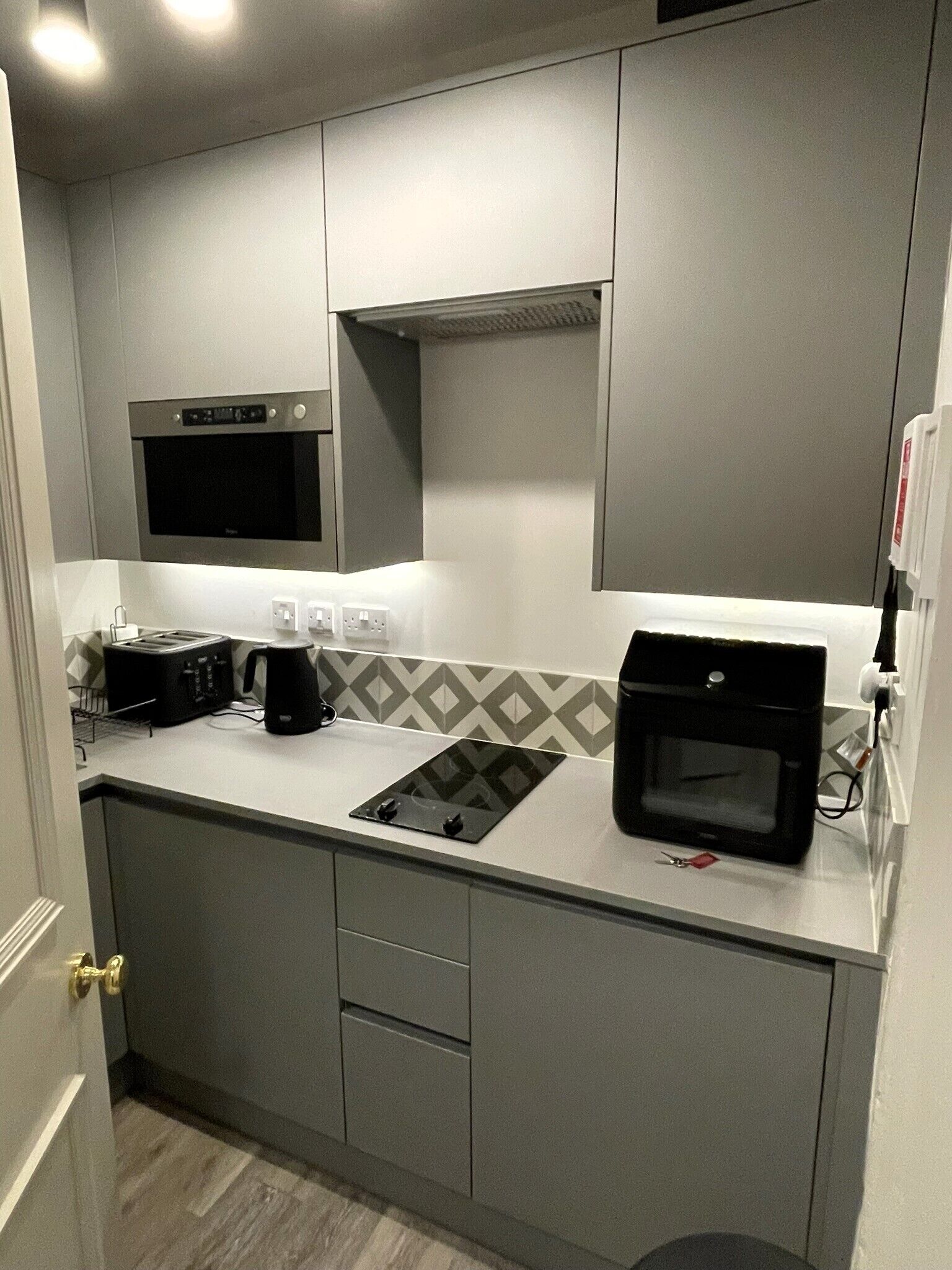 冰箱、烤箱、炉灶、烤面包机