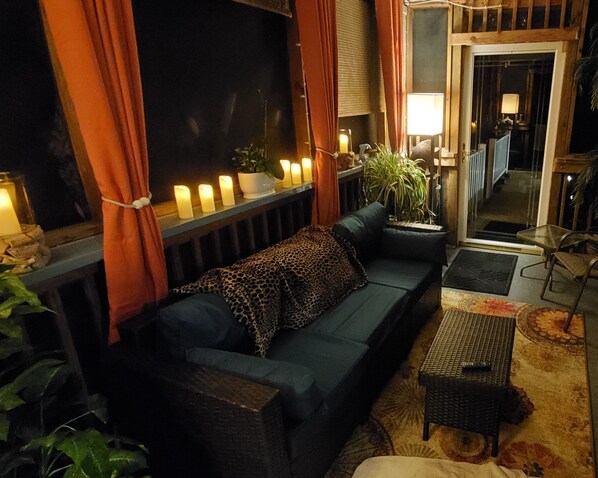 Interior - Hidden Gem Estates. Beautiful, spacious, quiet home. Pet & Family friendly. (Ambridge)