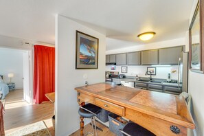 Fridge, microwave, stovetop, dishwasher - Ketchum Vacation Rental - Hike, Ski & Explore! (Ketchum)