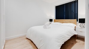 House | 4 bedrooms, iron/ironing board, free WiFi, bed sheets - New Build Haven - Close to City Centre - Etihad (Manchester)