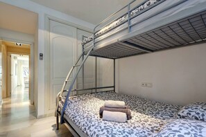 2 bedrooms, iron/ironing board, free WiFi, bed sheets