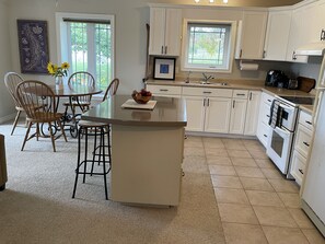 Fridge, microwave, oven, stovetop - 16 acre pet friendly one bedroom apartment on hobby horse farm. (Meaford)