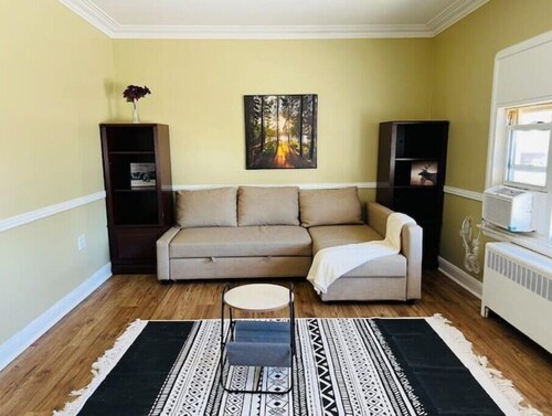 CLEAN + Central + Momo Apartment
