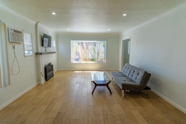 Offices - Cedar-Sinai Condo Perfect for Travelling Nurse or Professional (West Hollywood)