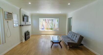 Cedar-Sinai Condo Perfect for Travelling Nurse or Professional