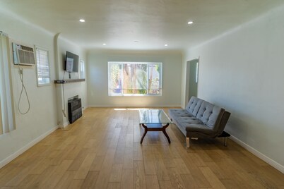 Cedar-Sinai Condo Perfect for Travelling Nurse or Professional