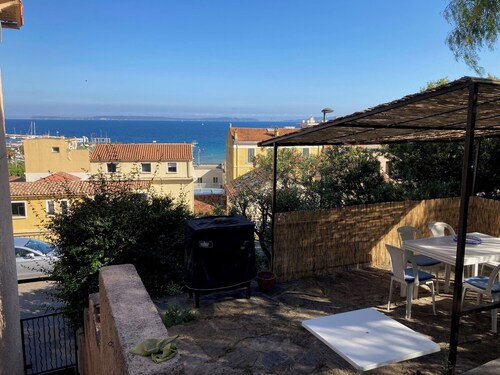 ! Maison avec jardin et terrasse proximité immédiate centre ville, plage