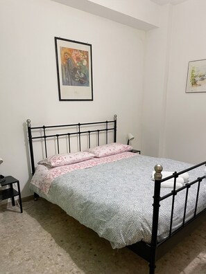 2 bedrooms, iron/ironing board, WiFi, bed sheets - Cleo Azalea (Ancona)