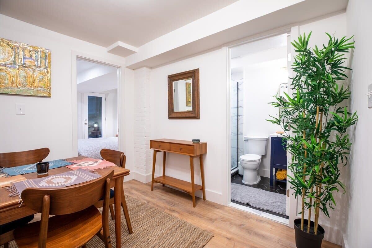 2 bedrooms, desk, iron/ironing board, travel crib