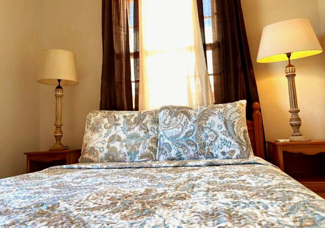 2 Schlafzimmer, Zimmersafe, Schreibtisch, Bügeleisen/Bügelbrett