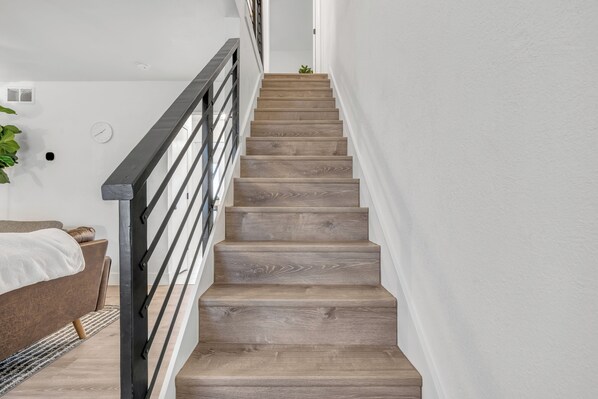 Interior - Modern Townhome w/ Deck and Fast Wifi 7 min from AT&T Stadium (Arlington)